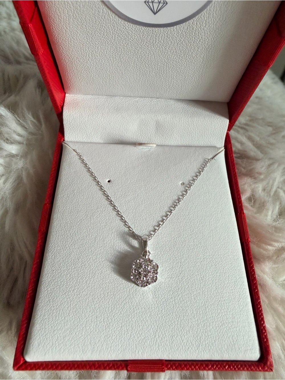 Flower Cluster Pendant Necklace
925 Sterling Silver